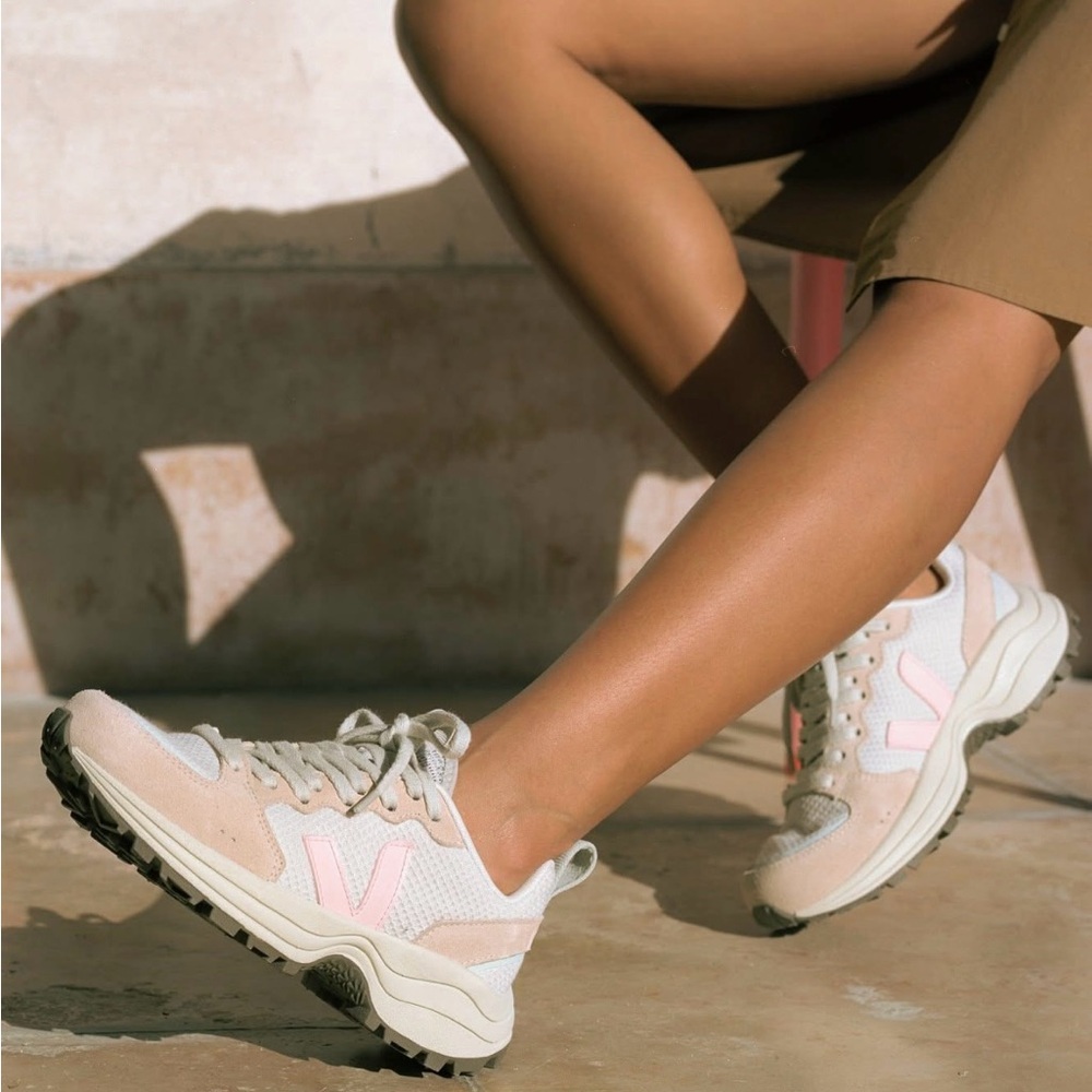 Like New Veja Venturi  Suede Gravel-Petale Beige Rose sneakers size 8 - Picture 3 of 10